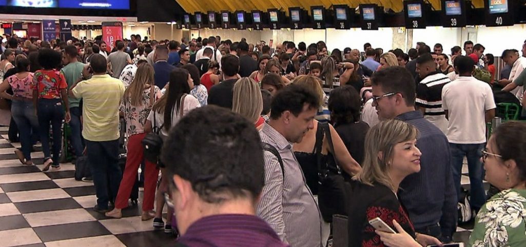 AEROPORTO DE CONGONHAS TEM FILAS APÓS CHUVA FECHAR TERMINAL