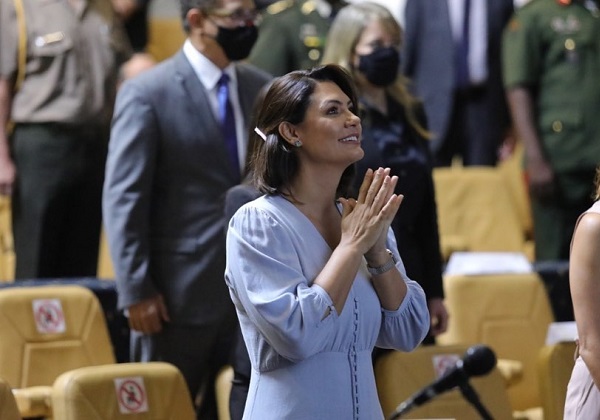 Governo Bolsonaro tentou trazer ilegalmente joias de R$ 16,5 milhões para  Michelle, diz jornal