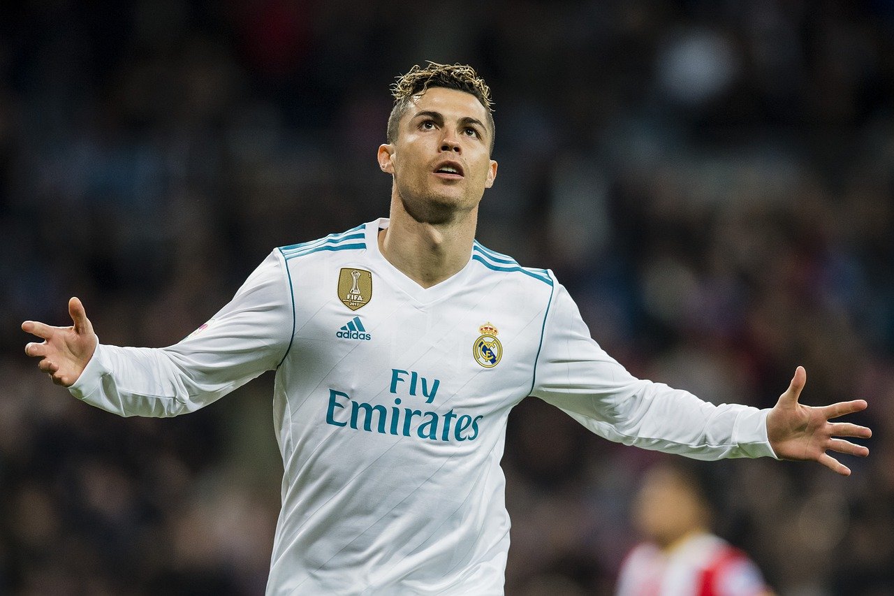 Cristiano Ronaldo é o jogador mais bem pago do mundo; veja lista