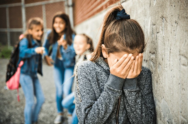 Sancionada lei que criminaliza bullying e amplia punição para crime contra criança