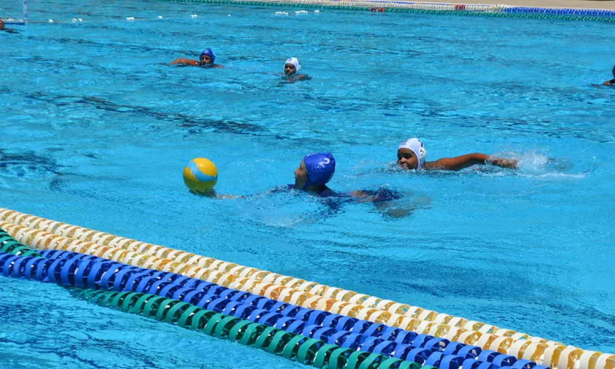 Em ação social, Rede VOA concede 20 bolsas de natação em Ribeirão