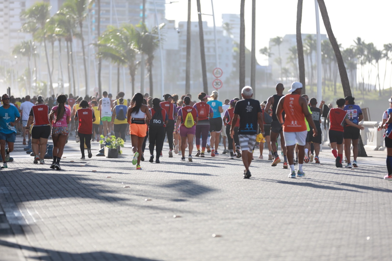 GRATUITO: DIA DO TRABALHADOR TERÁ SHOWS DE JULIANA RIBEIRO E EDSON GOMES, SERVIÇOS GRATUITOS E CORRIDA NO FAROL DA BARRA