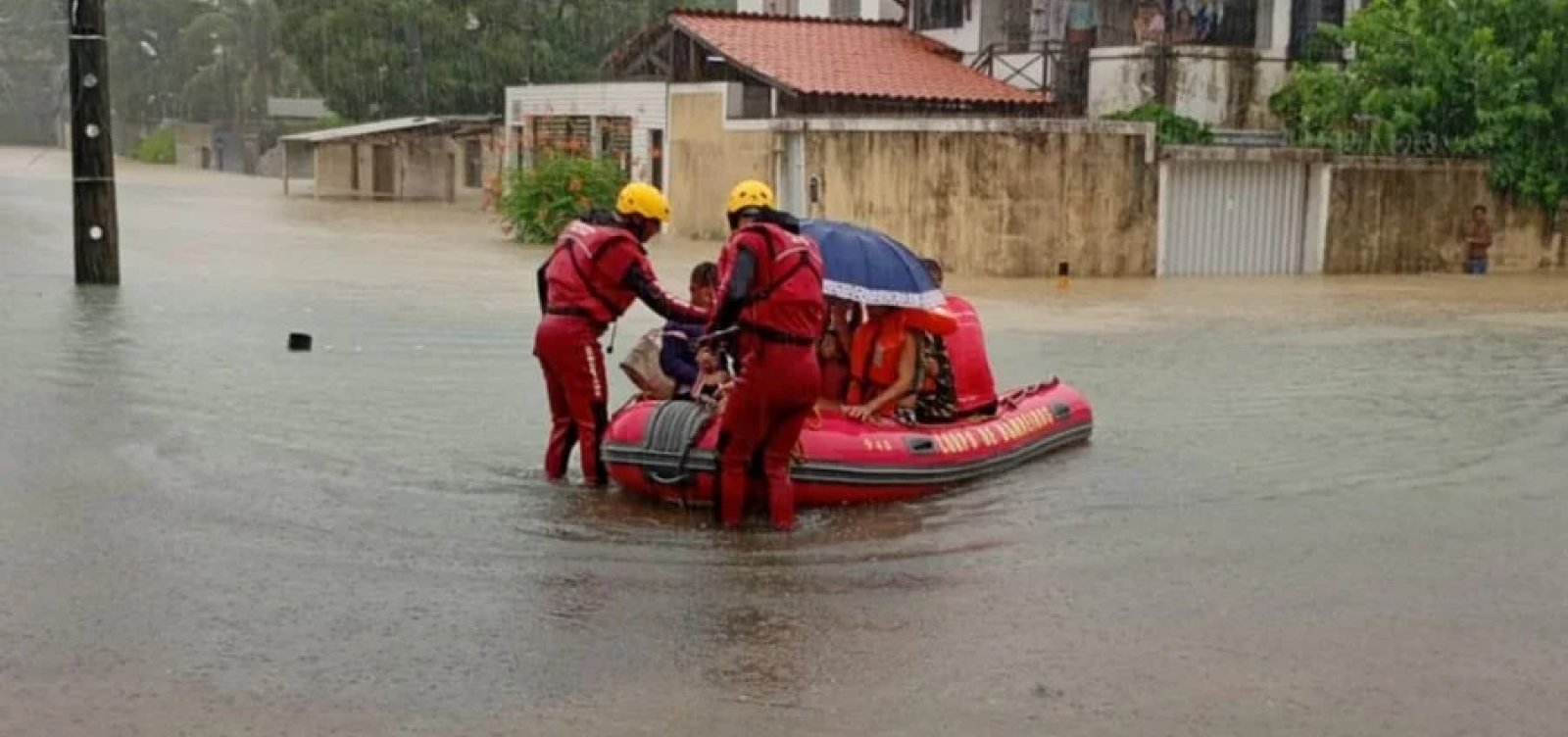 LULA ACIONA APOIO FEDERAL APÓS CHUVAS ATINGIREM PERNAMBUCO