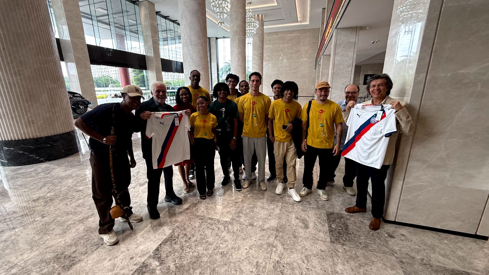 NA CHINA, WAGNER ACOMPANHA TURNÊ DO NEOJIBA E VISITA FÁBRICA DA BYD