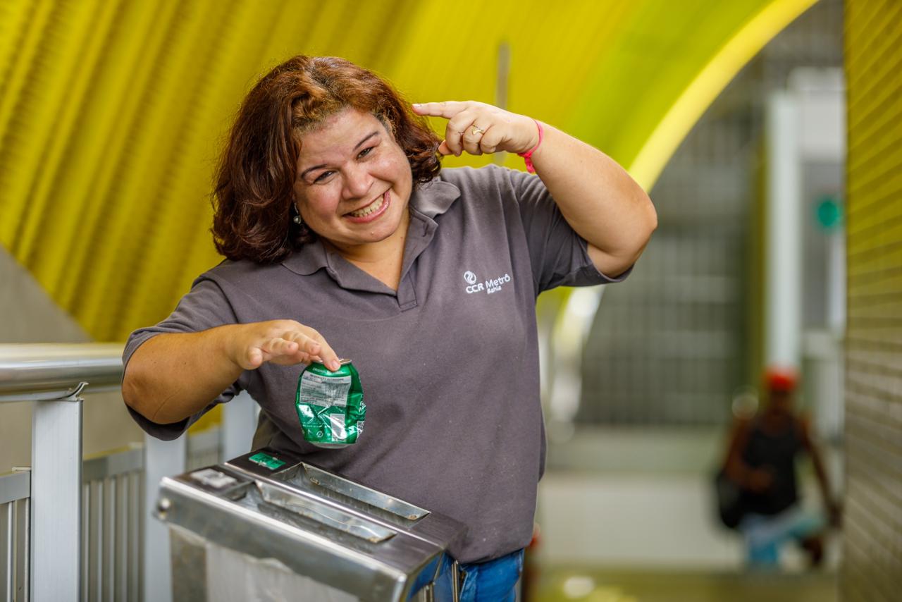 DIA MUNDIAL DA RECICLAGEM: METRÔ BAHIA FORTALECE AÇÕES SUSTENTÁVEIS E DE IMPACTO SOCIAL NAS ESTAÇÕES