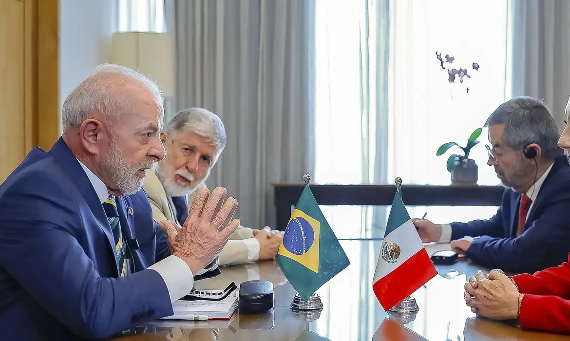 LULA COMPARA PROTESTOS NO MÉXICO ÀS MANIFESTAÇÕES NO BRASIL EM 2013